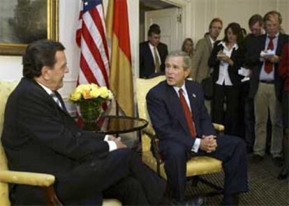Schröder y Bush, durante su encuentro en Nueva York.