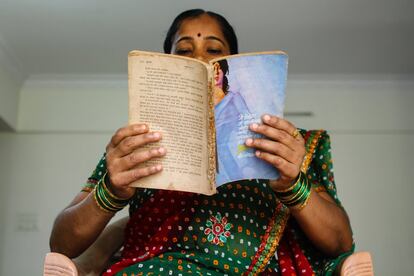 Con un índice de alfabetización de más de 82%, Maharashtra supera la media de India. El proyecto quiere fomentar la lectura en comunidades rurales; donde solo el 64% de las mujeres puede leer y escribir y difícilmente han tenido la opción de sostener un libro en sus manos.