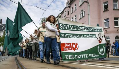Simpatizantes de La Tercera Vía se manifiestan en la ciudad de Plauen, el pasado 1 de mayo.