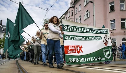 Simpatizantes de La Tercera Vía se manifiestan en la ciudad de Plauen, el pasado 1 de mayo.