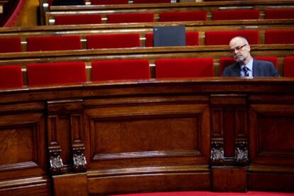 El consejero de Economía de la Generalitat de Cataluña, Antoni Castells, en un pleno del Parlamento catalán.