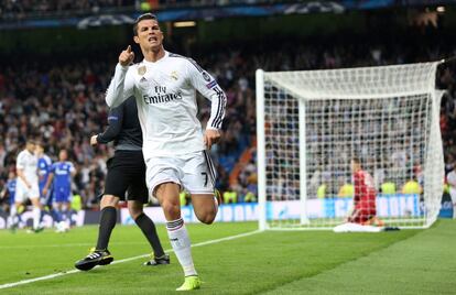 Cristiano Ronaldo celebra su segundo tanto, que vuelve a poner las tablas en el marcador.