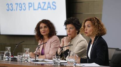 Las ministras María Jesús Montero, Isabel Celáa y Meritxell Batet, en el Consejo de Ministros del pasado viernes. 
 
