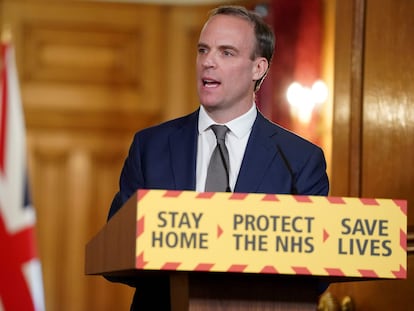 El ministro de Exteriores, Dominic Raab, quien ha sustituido a Boris Johnson durante su enfermedad, anuncia este miércoles el número de fallecidos por el virus en el Reino Unido.