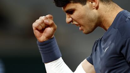 Alcaraz celebra un punto durante el partido del martes contra Tsitsipas.