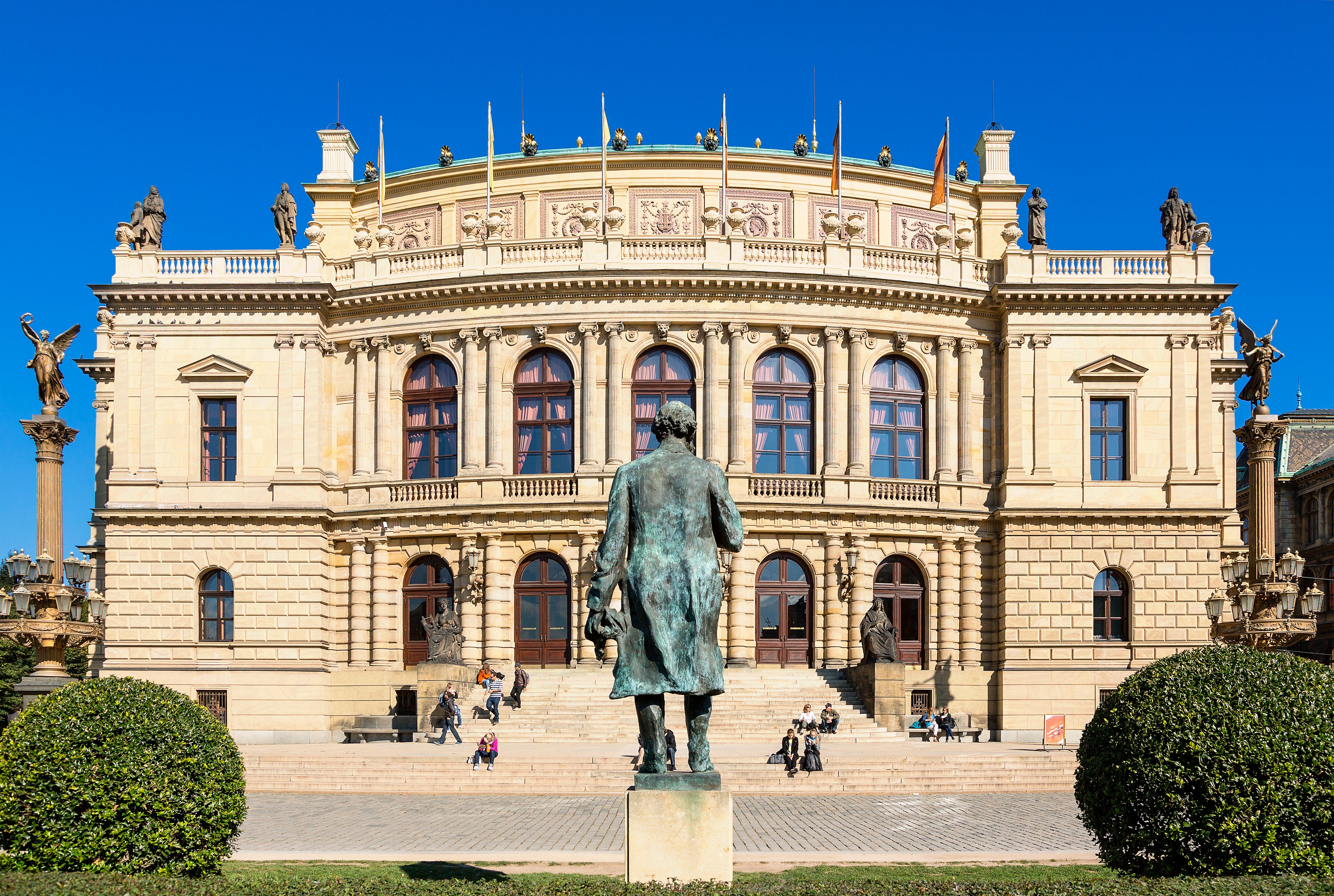 El auditorio neo renacentista Rudolfinum en Praga (República checa).
