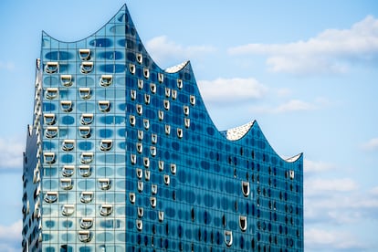 La sala de conciertos Elbphilharmonie, a orillas del río Elba.