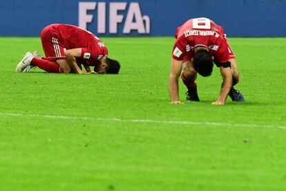 Milad Mohammadi (izquierda) se lamenta después de perder el partido frente a España.