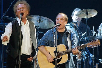 Art Garfunkel (a la izquierda) y Paul Simon, en una actuación el año pasado