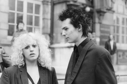 Nancy Spungen y Sid Vicious de los Sex Pistols, en Londres en 1978.