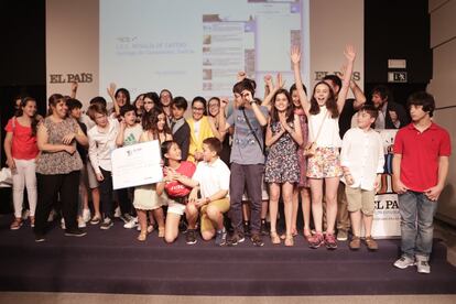 Los ganadores del Mejor periódico junior, del colegio Rosalía de Castro, de Santiago de Compostela. 