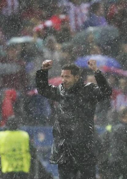 Simeone, bajo la lluvia en el Calderón.