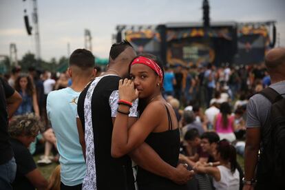 El concierto tuvo su momento dedicado a los románticos cuando la banda tocó 'Angie'.