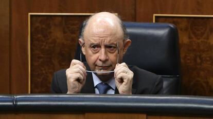 Cristóbal Montoro, ministro de Hacienda, en el Congreso de los Diputados.