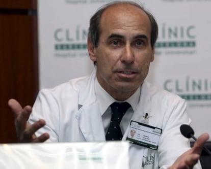 Laureano Molins López-Rodó, jefe del servicio de cirugía torácica del Hospital Clínic de Barcelona, que ha dirigido la operación al rey Juan Carlos.