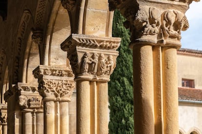 Detalle del claustro del Monasterio de Nuestra Señora Soterraña, en Santa María la Real de Nieva (Segovia).