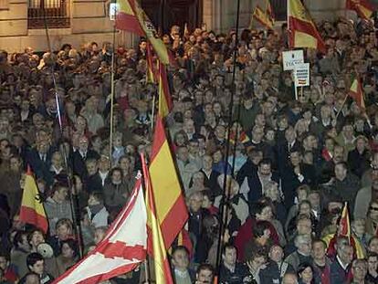 Una bandera preconstitucional en la concentración de Madrid.