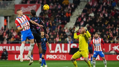 Artem Dovbyk anota el primer tanto del Girona en el partido ante el Sevilla.