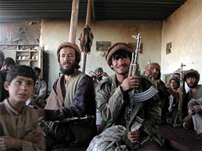Combatientes de la Alianza del Norte, al norte de Kabul, poco después del inicio de la ofensiva.