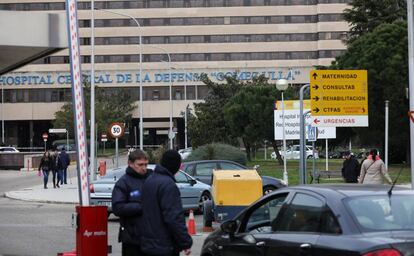 Puerta de acceso al recinto del Hospital Gómez Ulla de Madrid.