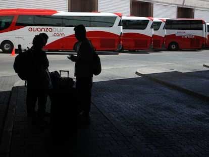 Viajeros en la Estación Sur de Autobuses de Méndez Álvaro en Madrid.
