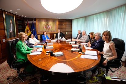 Reunión del Pleno del Constitucional, este lunes en Madrid.