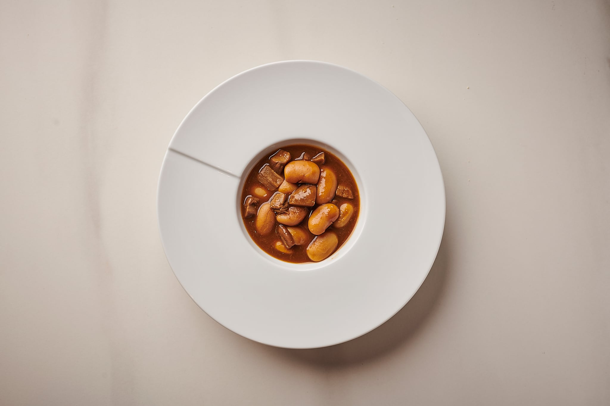 La Mesa de Conus, la barra de Vigo que cultiva sus propias fabas y reivindica los platos de cuchara