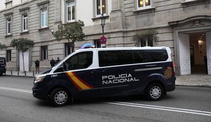 Un furgó policial traslladant Oriol Junqueras a la presó d'Estremera dijous.