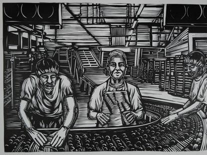 Ilustración del interior de una fábrica. Un obrero adolescente delante de una cinta transportadora rodeado de obreros adultos.