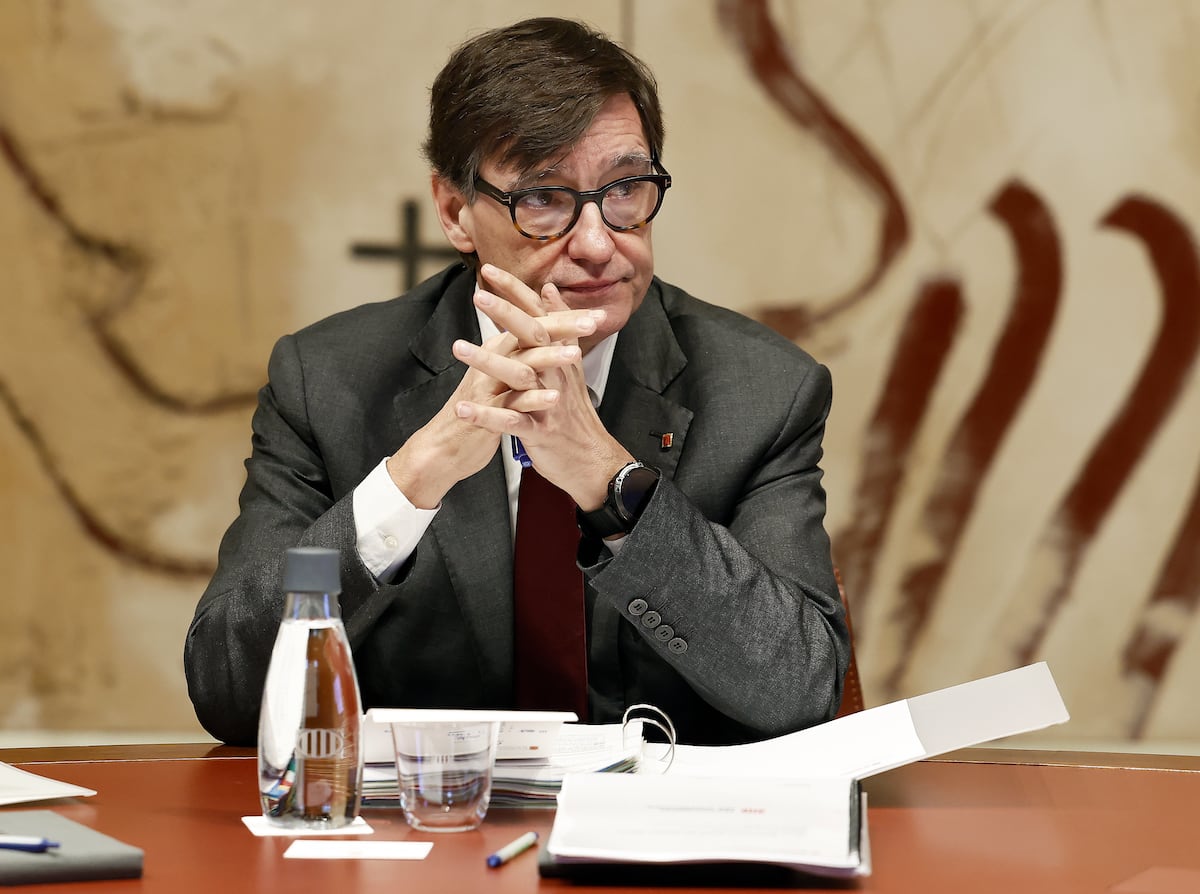 Salvador Illa estará hospitalizado al menos dos semanas por una pérdida de fuerza en las piernas que aún no tiene diagnóstico