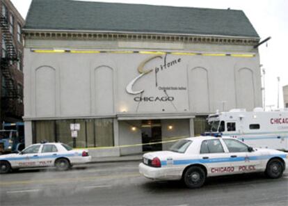 La policía de Chicago, frente a la discoteca Epitome.