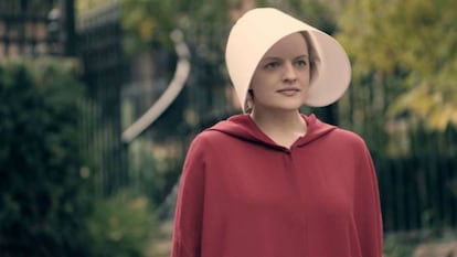 Elisabeth Moss como Defred en 'The Handmaid's Tale'.