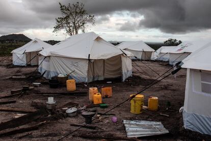 Hay un millón de niños y niñas afectados por el ciclón Idai. Diversas ONG han construido campamentos para las personas afectadas que han perdido sus hogares. Este es uno de Save the Children, junto a Oxfam y CARE.