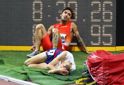 Carro intenta recuperar el resuello tras el sprint final de la semifinal.