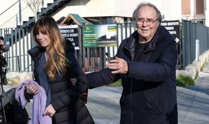 Joan Manuel Serrat llega el pasado viernes al Hospital Rúber Internacional de Madrid para visitar a su amigo Joaquín Sabina.