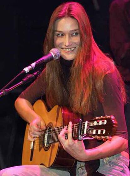 La cantante y ex modelo Carla Bruni, actual pareja de Sarkozy.