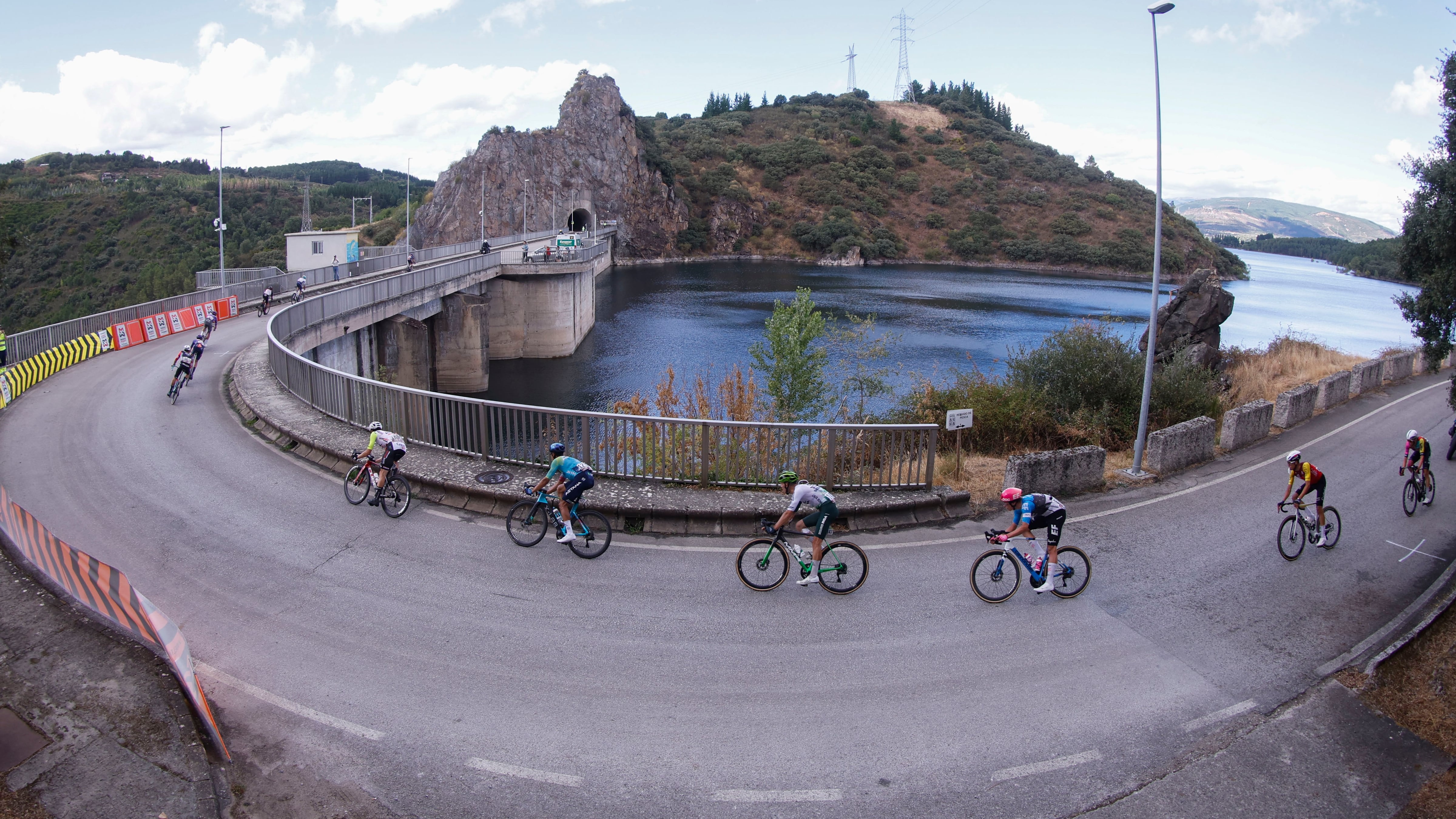 Cortes de tráfico por el final de La Vuelta a España a su paso por la Sierra de Madrid este sábado