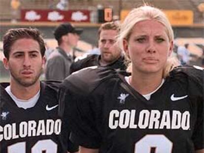 Katie Hnida, en un partido entre Colorado y Kansas en septiembre de 1999.