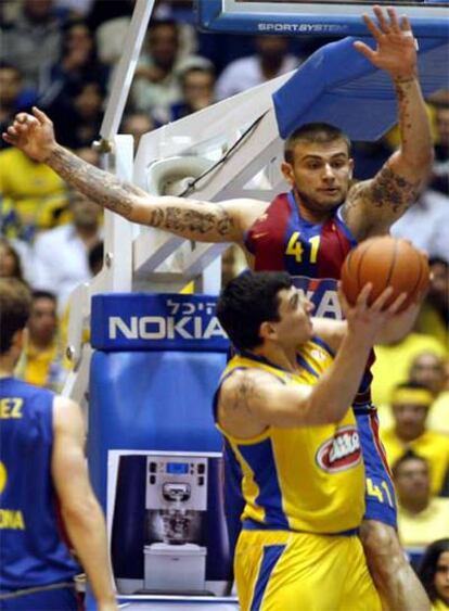 Batista y Kasun durante el partido