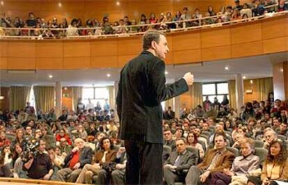 José Luis Rodríguez Zapatero, durante el acto celebrado ayer en el Aula Magna de la Universidad Carlos III de Getafe (Madrid).