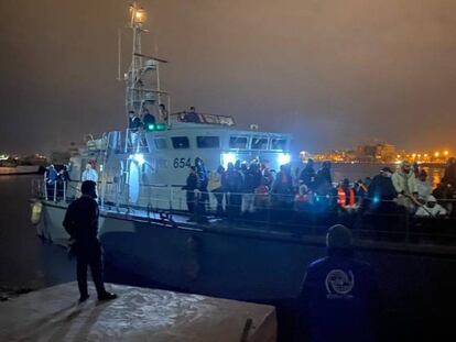 Embarcación con migrantes procedentes de Libia.