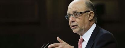 El ministro de Hacienda y Administraciones Públicas, Cristóbal Montoro, en el Pleno del Congreso.