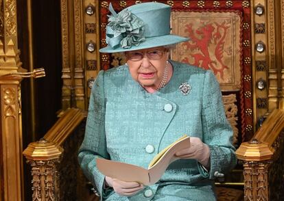 Isabel II de Inglaterra durante su discurso ante la Cámara de los Lores.