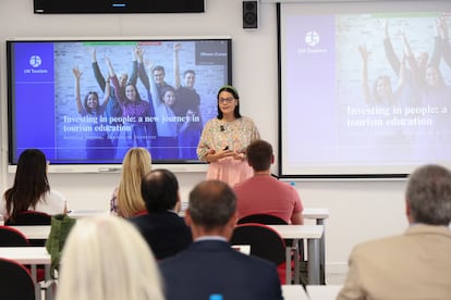 Natalia Bayona, directora ejecutiva de ONU Turismo, durante la apertura del curso académico para los alumnos del nuevo grado en Turismo Internacional Sostenible auspiciado por el organismo.