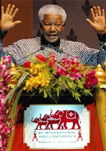 El ex presidente de Suráfrica, Nelson Mandela, durante su discurso en Bangkok.