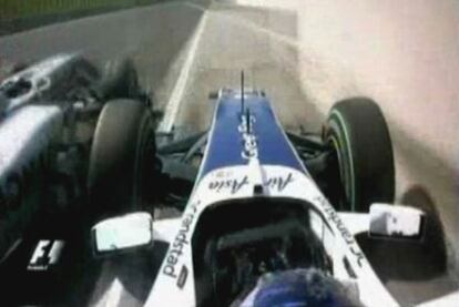 Schumacher cierra contra el muro a Barrichello durante el GP de Hungría.