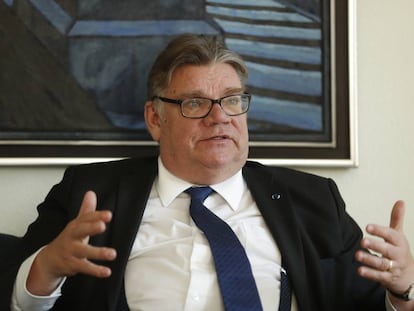 Timo Sioni, ministro de Exteriores de Finlandia durante la entrevista en la embajada de Madrid. 