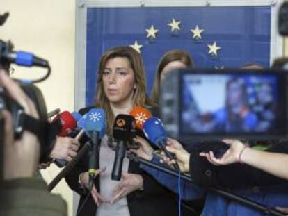 La presidenta de la Junta, Susana Díaz, ha hecho declaraciones a los medios de comunicación en Bruselas, donde se ha reunido hoy con el comisario de Política Regional, Johannes Hahn, en la que han tratado asuntos comunitarios que tienen repercusión en Andalucía.