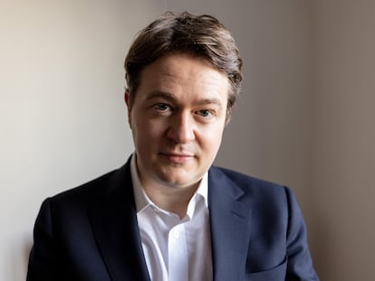 El escritor Johann Hari, en un retrato facilitado por la editorial Península.