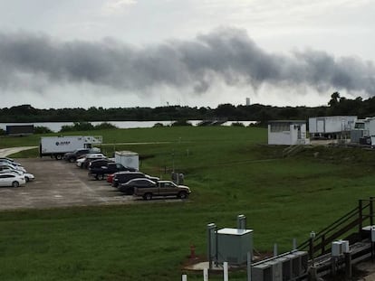 La explosi&oacute;n de un cohete ha dejado una cortina de humo en Florida.